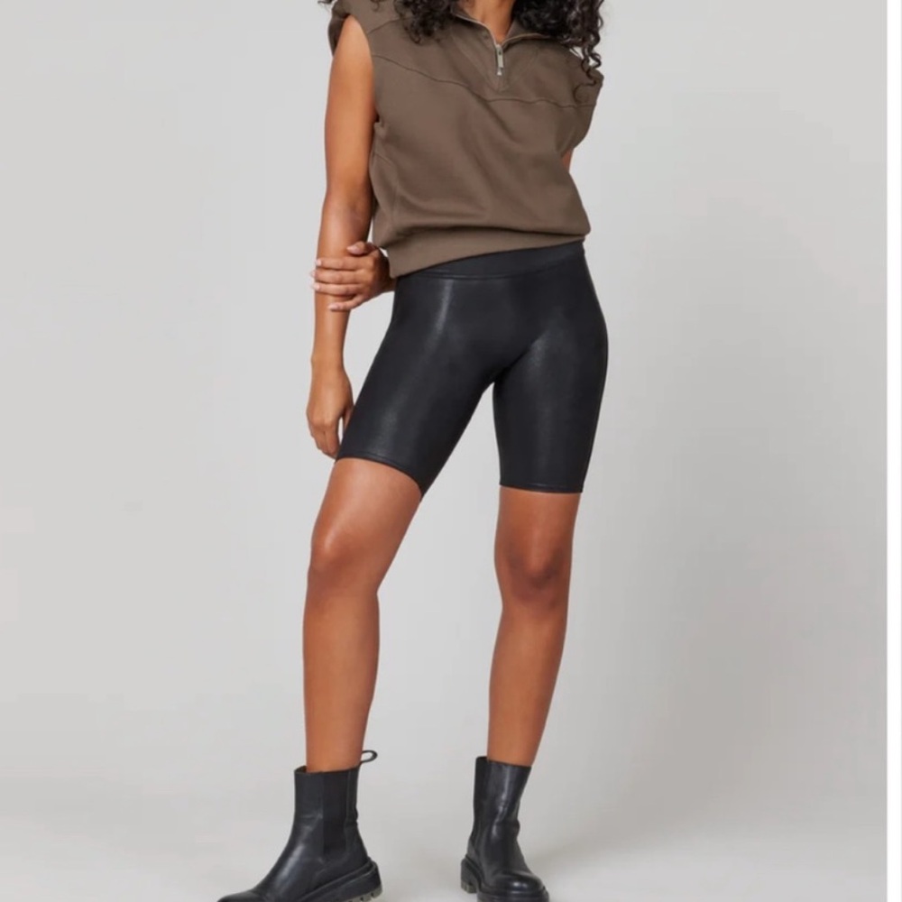 Spanx Shorts‎ Bermuda Size Medium Stretchy Pull On